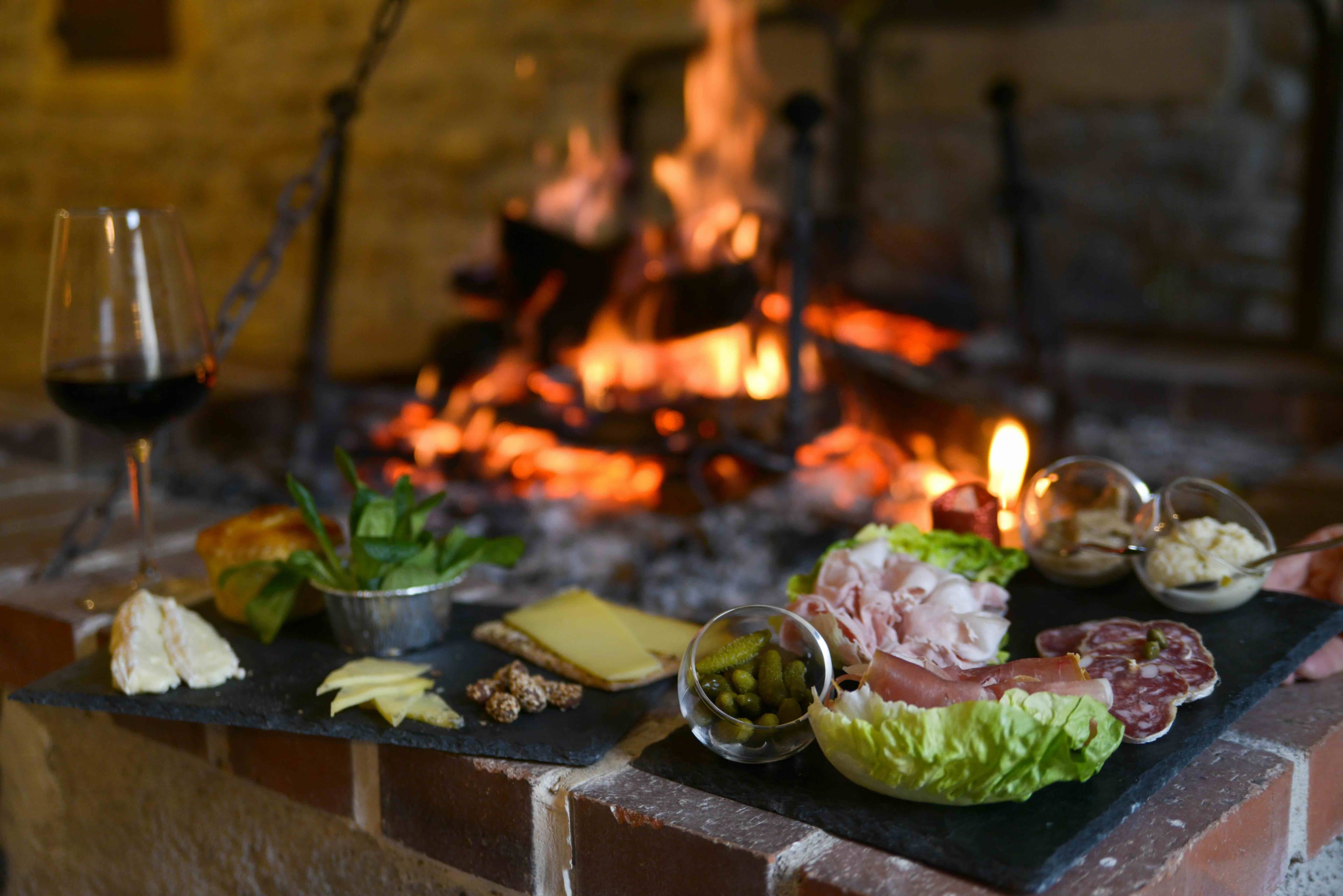 planche charcuteries/fromages au coin du feu